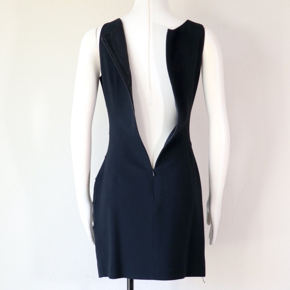 Vintage sleeveless figure-flattering short black cocktail dress - Picture 3 of 9